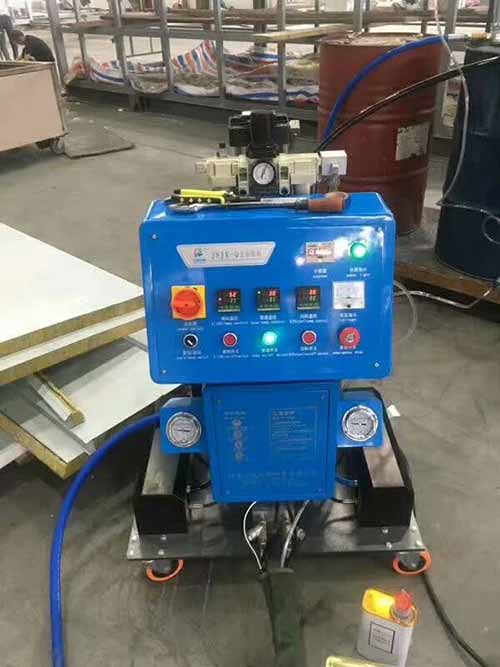 外墻聚氨酯發泡施工(圖1) 建筑外墻聚氨酯保溫施工發泡設備